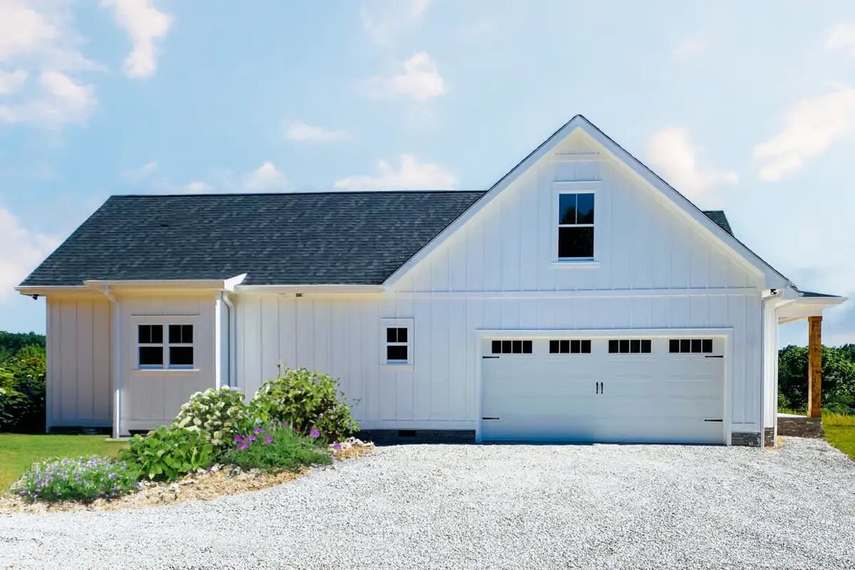 1-Story House Plan 1993 ft²: 3 Beds, 2.5 Baths, Open Floor Plan, 2-Car Garage