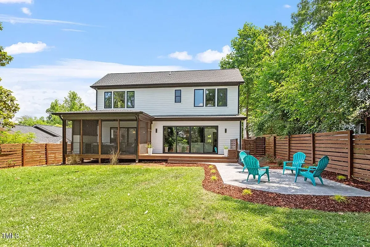 2-Story House Plan 4075 ft²: 3 Beds, 4.5 Baths, Open Floor Plan, 2-Car Garage