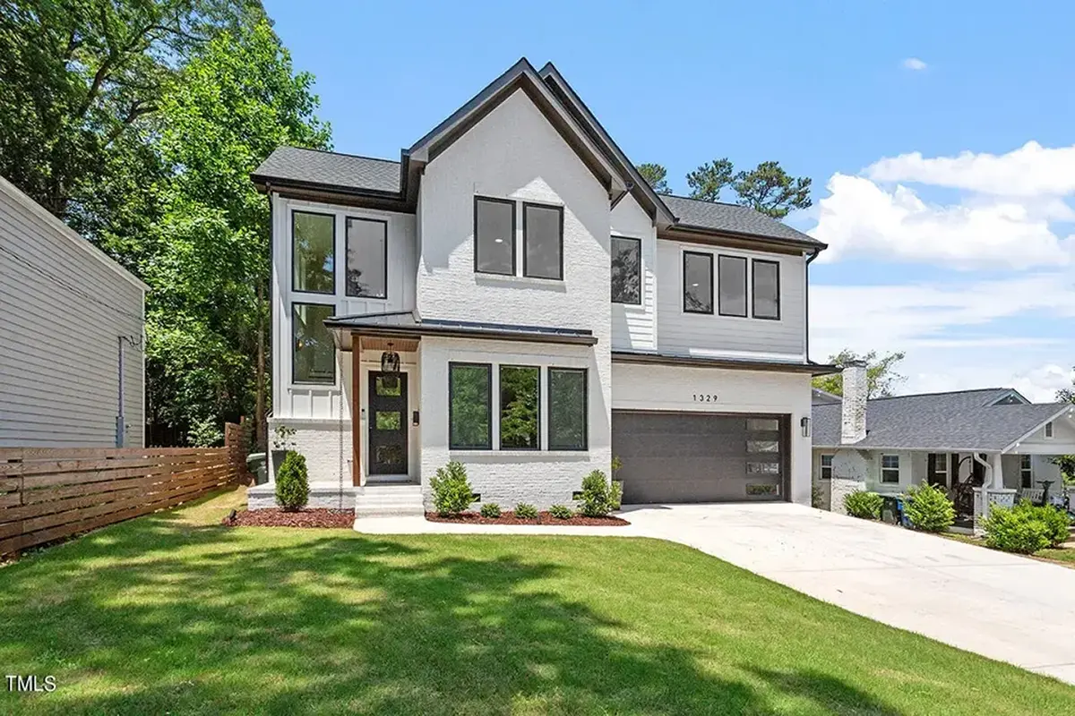 2-Story House Plan 4075 ft²: 3 Beds, 4.5 Baths, Open Floor Plan, 2-Car Garage