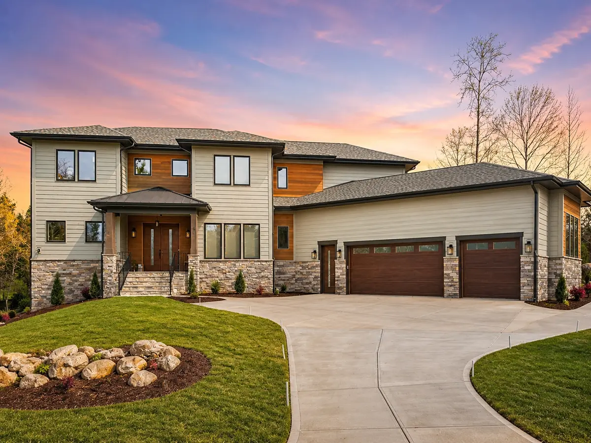 2-Story House Plan 5204 ft²: 5 Beds, Home Office, 4.5 Baths, Open Floor Plan, 3-Car Garage