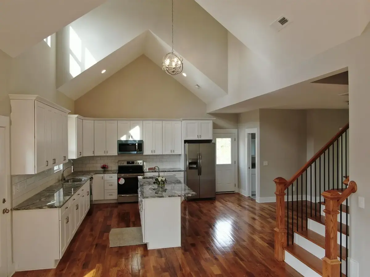 1.5-Story House Plan 1945 ft²: 4 Beds, 3.5 Baths, Open Floor Plan, without Garage