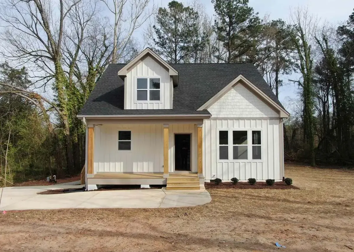1.5-Story House Plan 1945 ft²: 4 Beds, 3.5 Baths, Open Floor Plan, without Garage