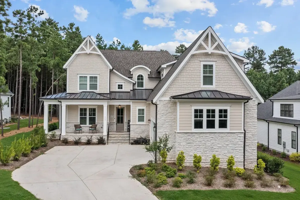 1.5-Story House Plan 3672 ft²: 4 Beds, Home Office, 3 Baths, Open Floor Plan, 2-Car Garage
