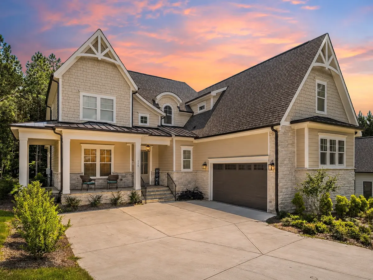 1.5-Story House Plan 3672 ft²: 4 Beds, Home Office, 3 Baths, Open Floor Plan, 2-Car Garage