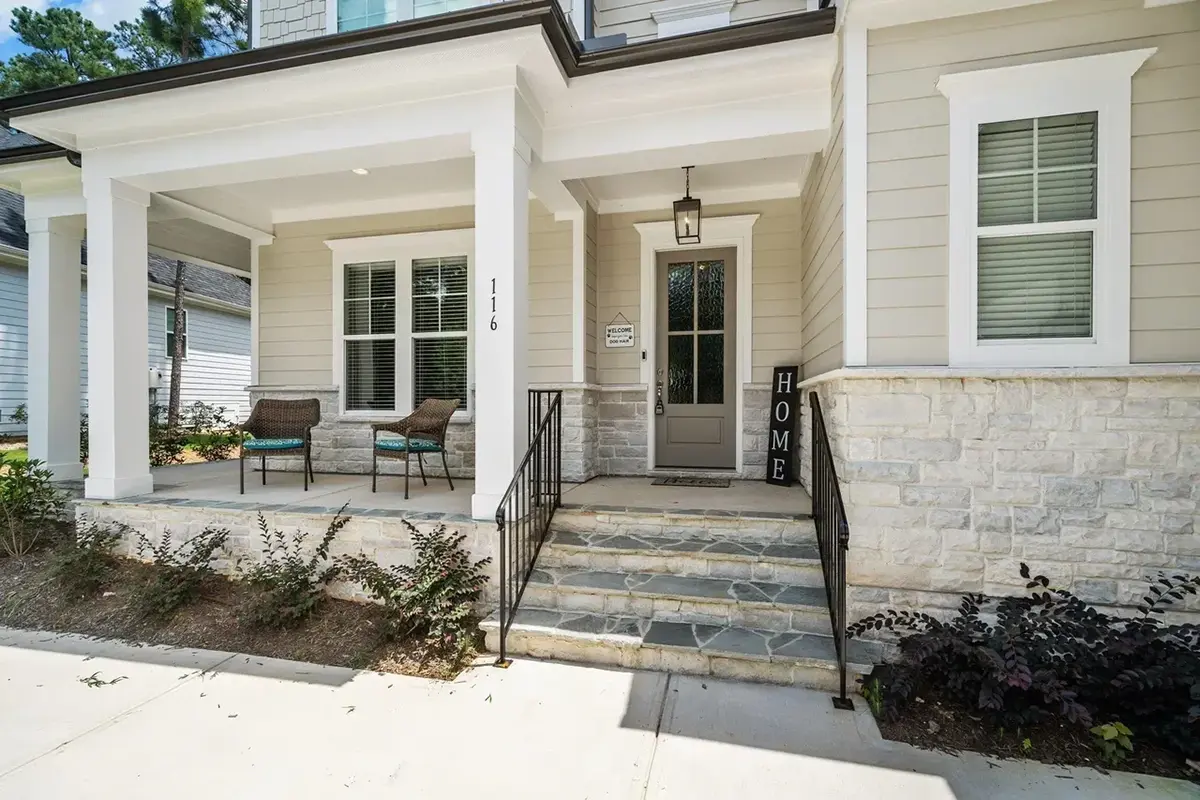 1.5-Story House Plan 3672 ft²: 4 Beds, Home Office, 3 Baths, Open Floor Plan, 2-Car Garage