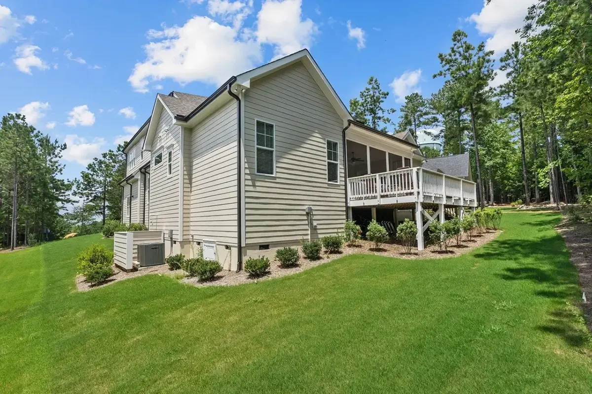1.5-Story House Plan 3672 ft²: 4 Beds, Home Office, 3 Baths, Open Floor Plan, 2-Car Garage