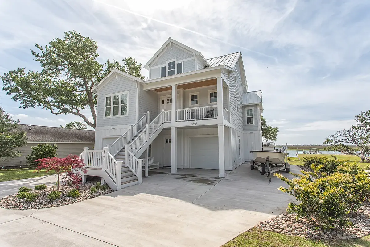3-Story House Plan 2789 ft²: 4 Beds, 3.5 Baths, Open Floor Plan, 2-Car Garage