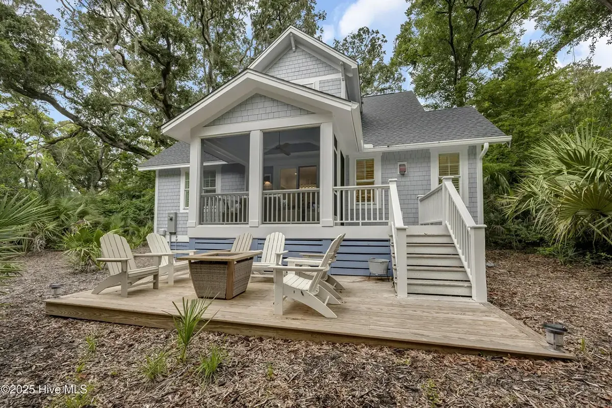 1.5-Story House Plan 1695 ft²: 4 Beds, 3.5 Baths, without Garage