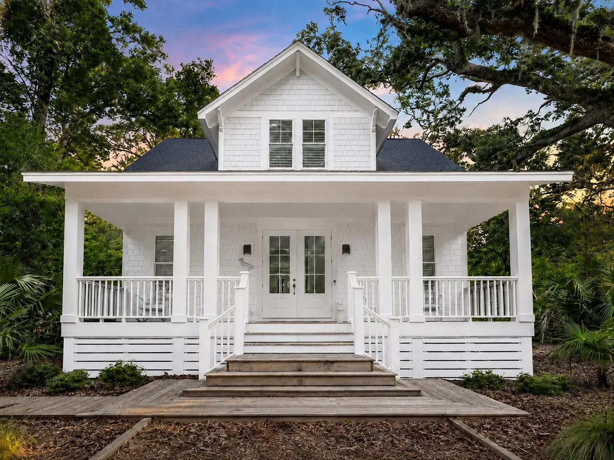 1.5-Story House Plan 1695 ft²: 4 Beds, 3.5 Baths, without Garage