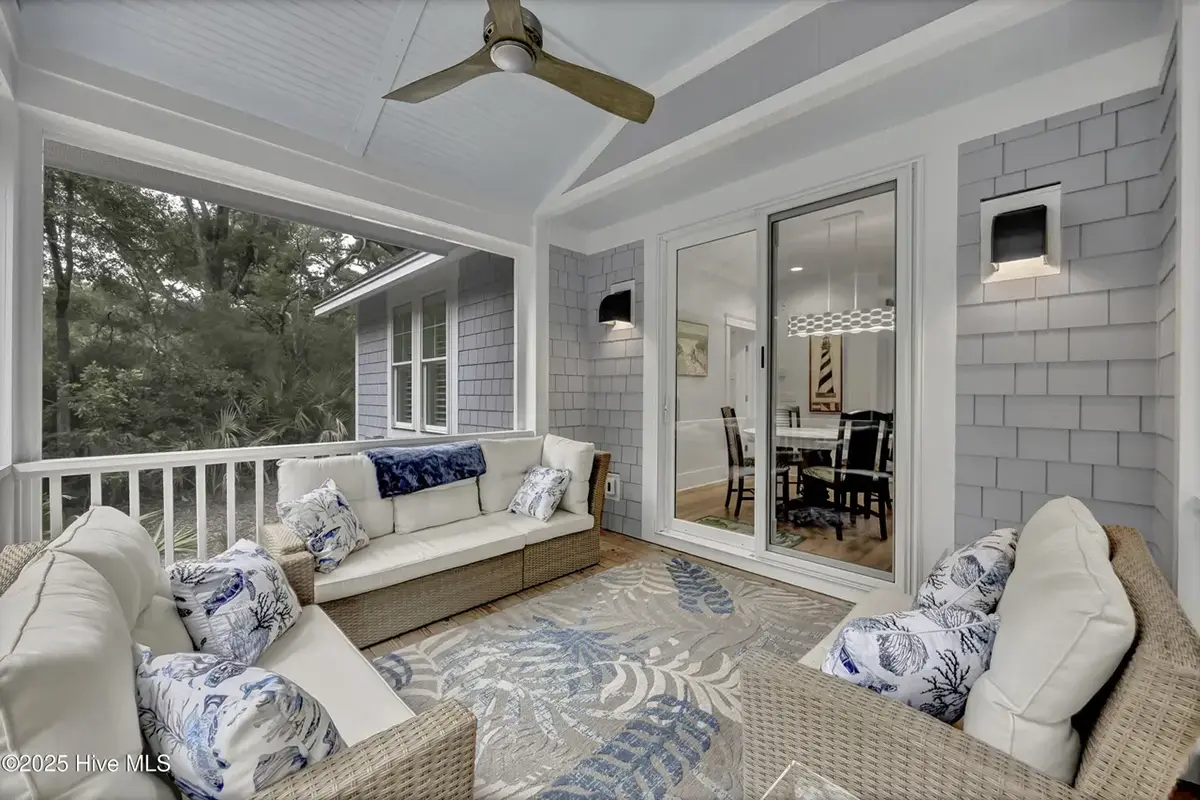1.5-Story House Plan 1695 ft²: 4 Beds, 3.5 Baths, without Garage