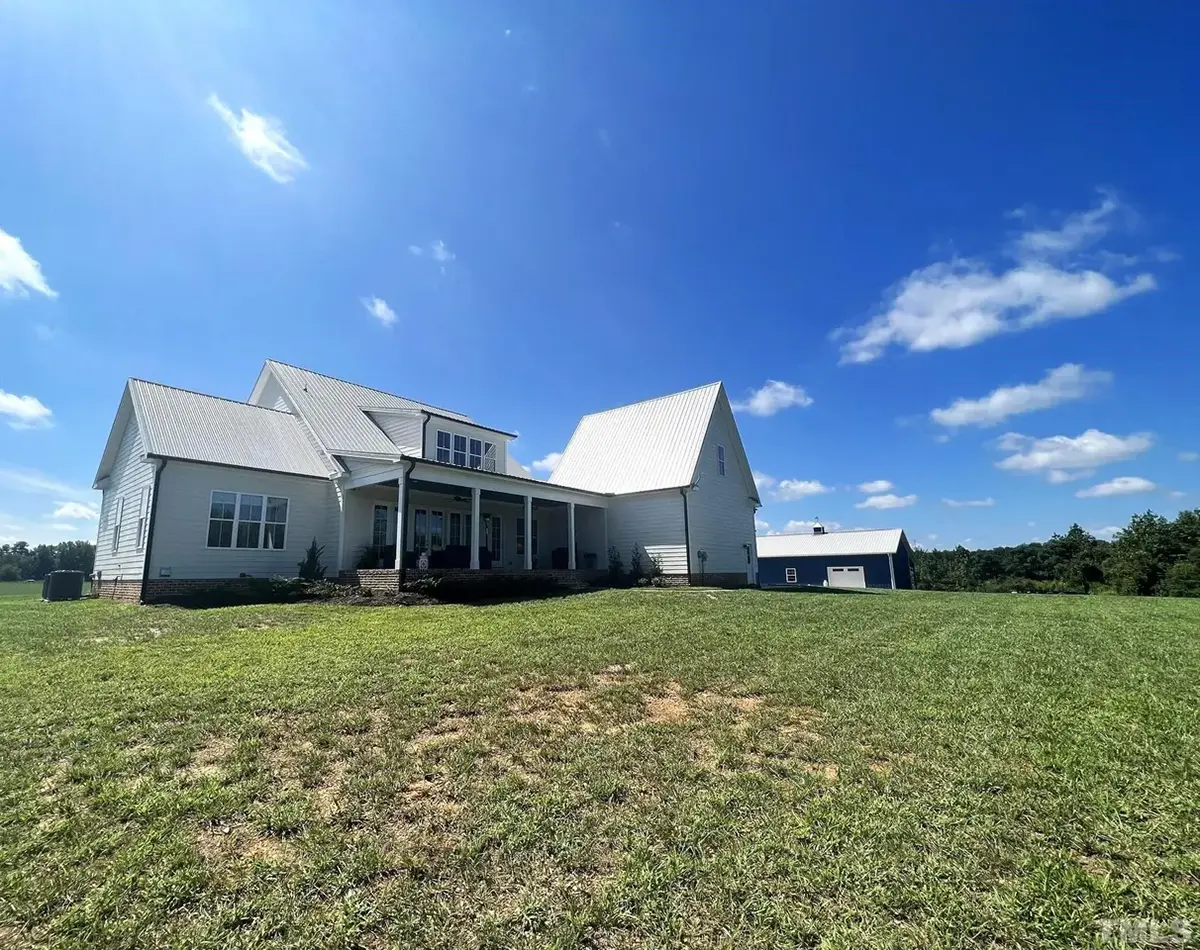 1.5-Story House Plan 2821 ft²: 3 Beds, 4 Baths, Open Floor Plan, 2-Car Garage