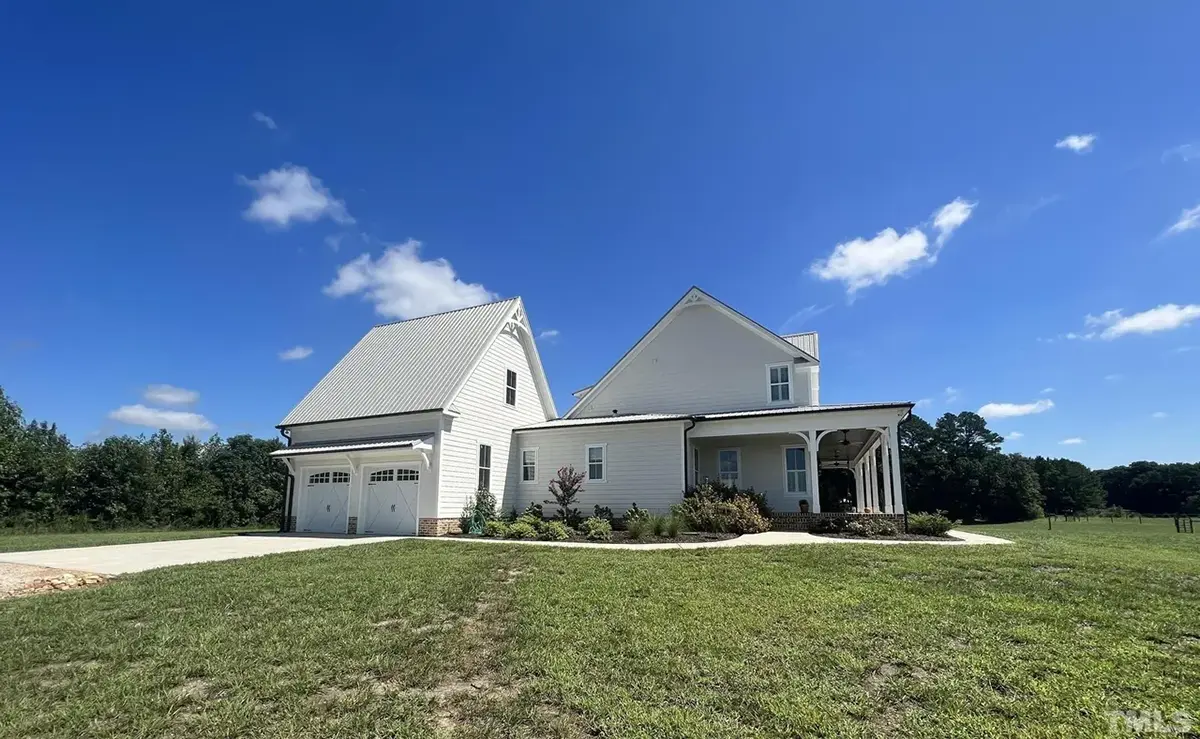 1.5-Story House Plan 2821 ft²: 3 Beds, 4 Baths, Open Floor Plan, 2-Car Garage