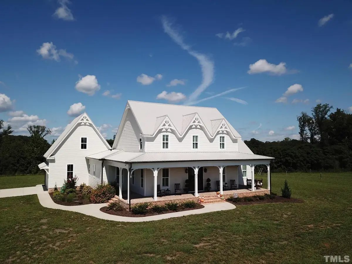 1.5-Story House Plan 2821 ft²: 3 Beds, 4 Baths, Open Floor Plan, 2-Car Garage