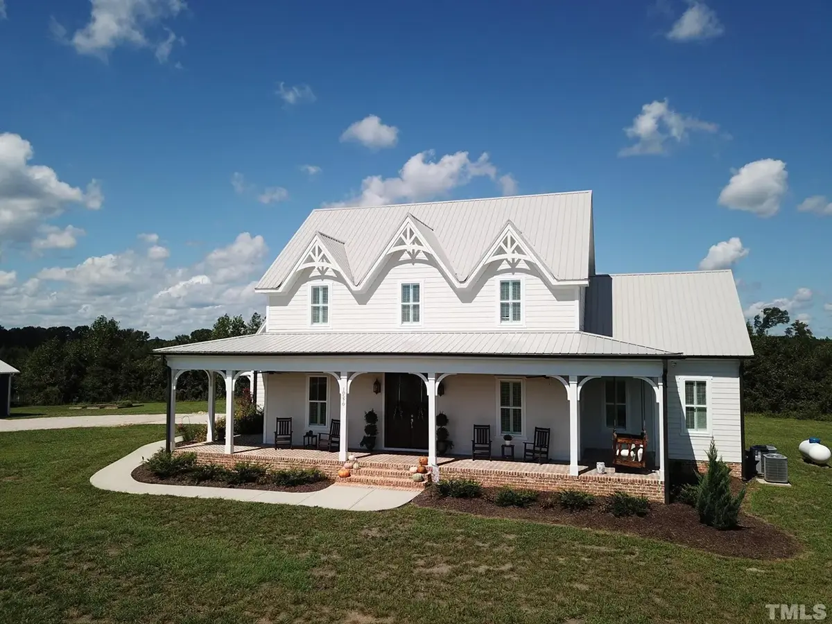 1.5-Story House Plan 2821 ft²: 3 Beds, 4 Baths, Open Floor Plan, 2-Car Garage