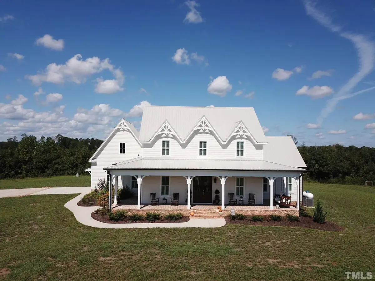1.5-Story House Plan 2821 ft²: 3 Beds, 4 Baths, Open Floor Plan, 2-Car Garage