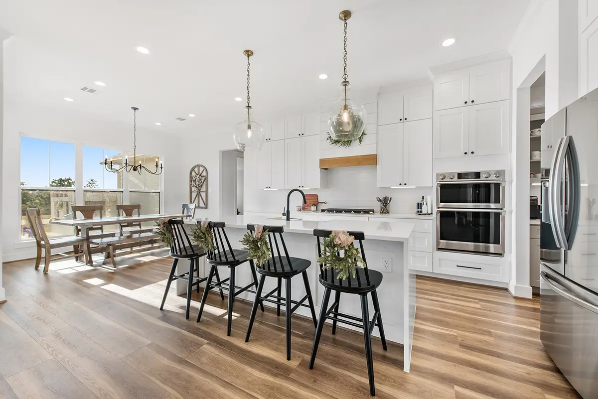 1-Story House Plan 2742 ft²: 4 Beds, 3.5 Baths, Open Floor Plan, 2-Car Garage