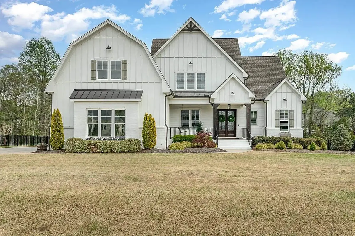 1.5-Story House Plan 4143 ft²: 4 Beds, Home Office, 4.5 Baths, Open Floor Plan, 3-Car Garage