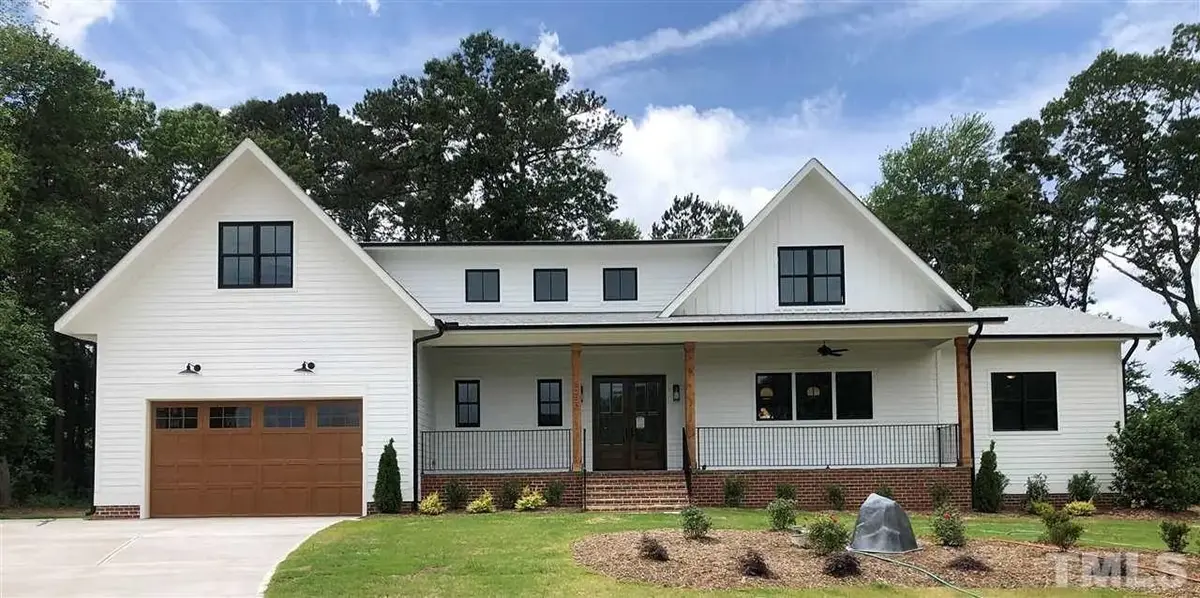 1.5-Story House Plan 3750 ft²: 4 Beds, 3.5 Baths, Open Floor Plan, 2-Car Garage