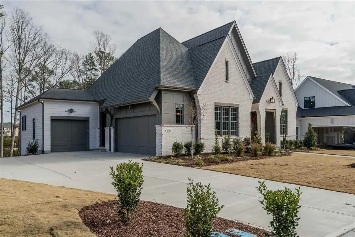 1.5-Story House Plan 3722 ft²: 4 Beds, 4.5 Baths, Open Floor Plan, 3-Car Garage