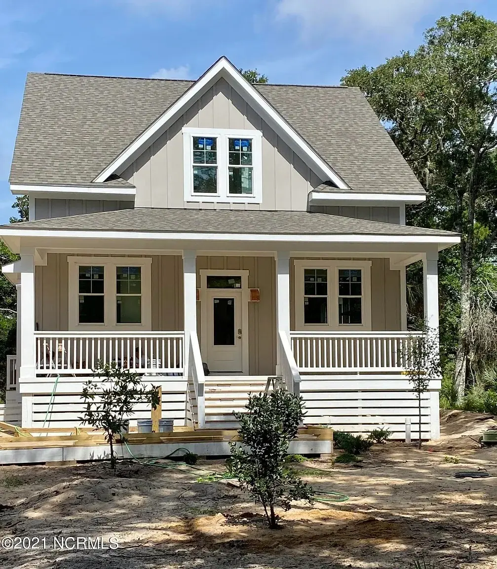 1.5-Story House Plan 2472 ft²: 4 Beds, 3.5 Baths, Open Floor Plan, without Garage