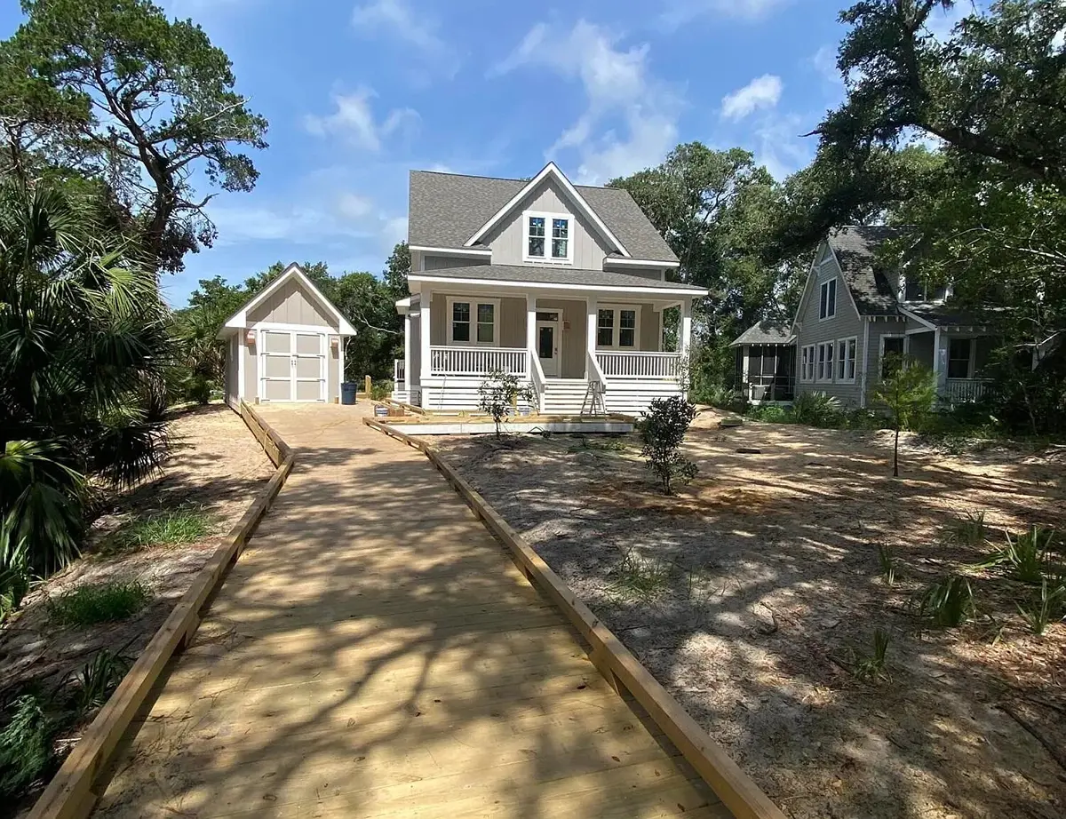 1.5-Story House Plan 2472 ft²: 4 Beds, 3.5 Baths, Open Floor Plan, without Garage
