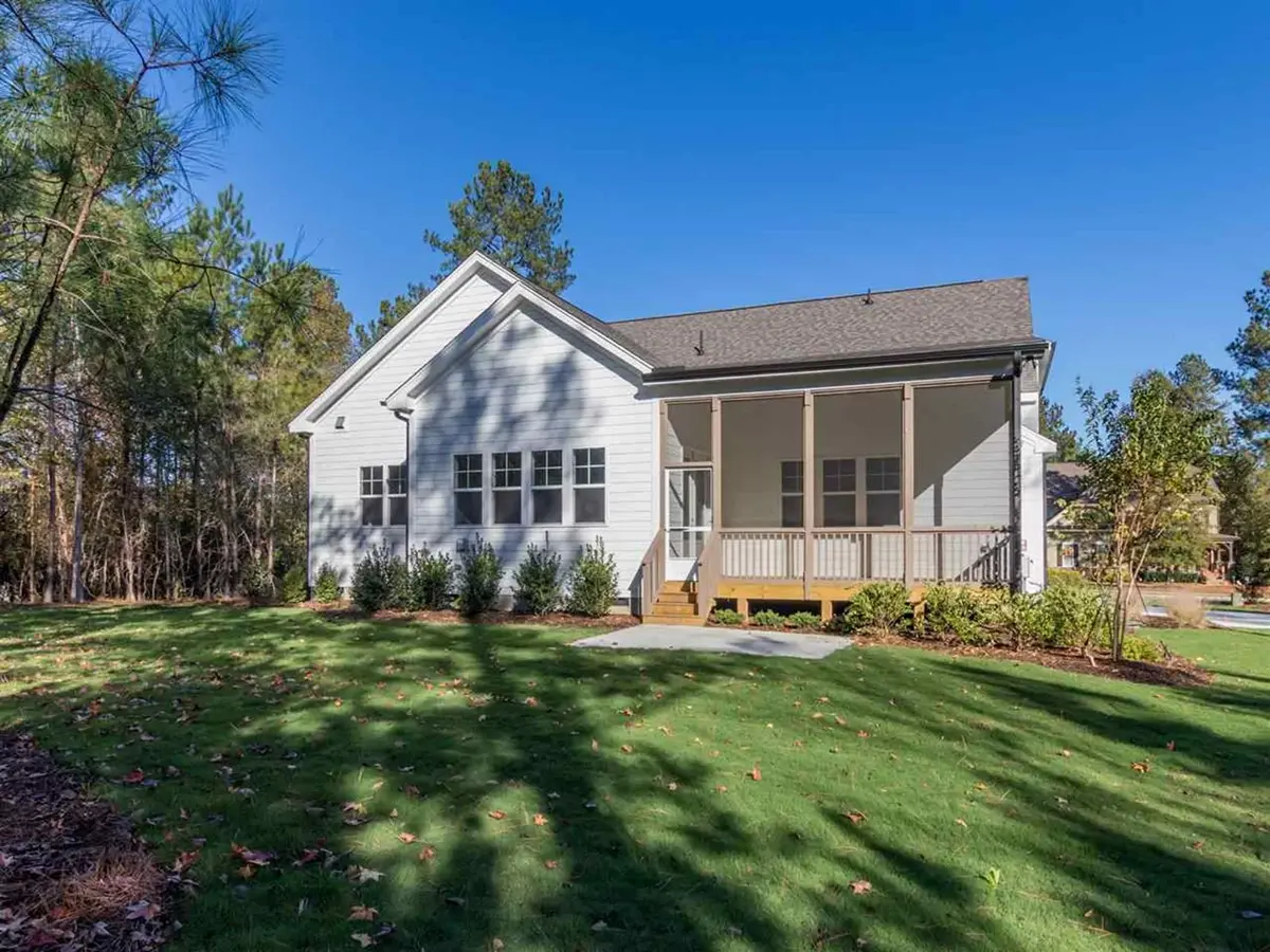1.5-Story House Plan 3062 ft²: 4 Beds, 3.5 Baths, Open Floor Plan, 2-Car Garage