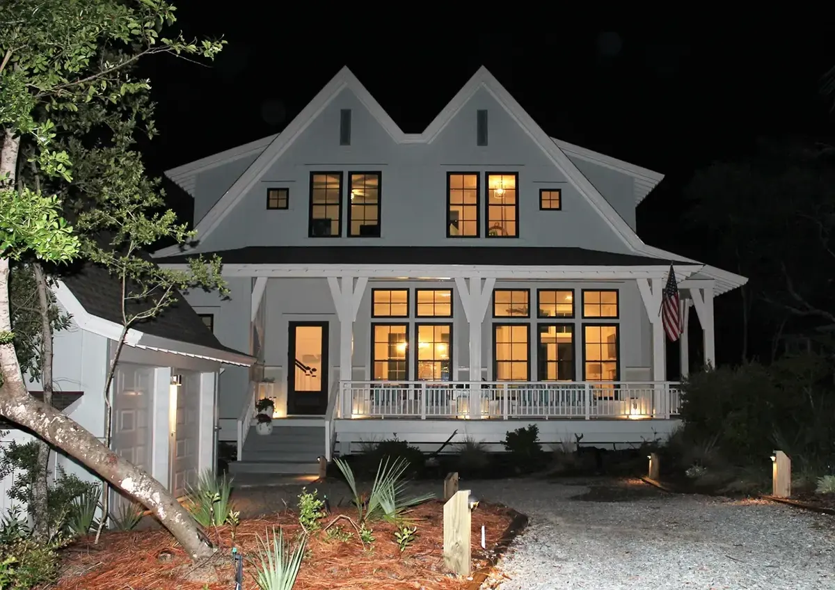 1.5-Story House Plan 2505 ft²: 4 Beds, 4.5 Baths, Open Floor Plan, 2-Car Garage