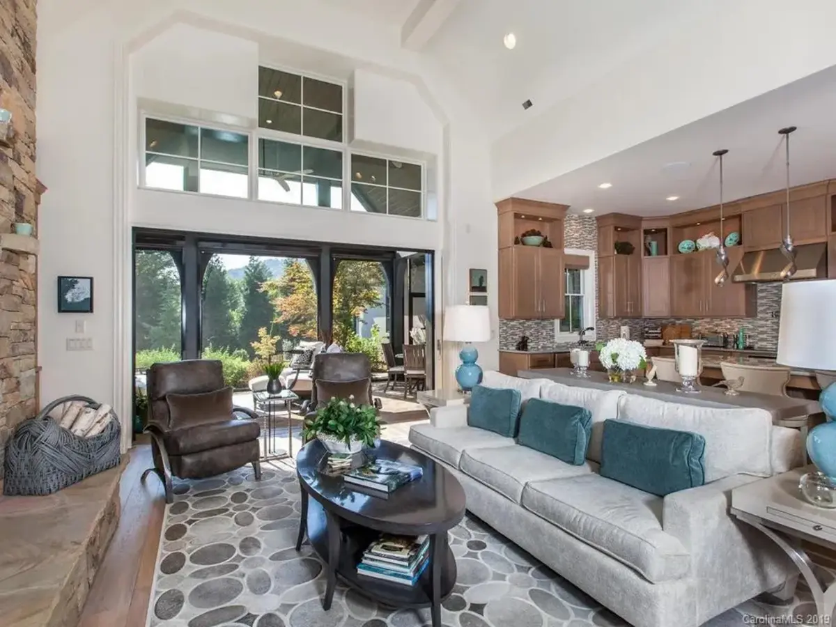 1-Story House Plan 2764 ft²: 2 Beds, Home Office, 3.5 Baths, Open Floor Plan, 2-Car Garage