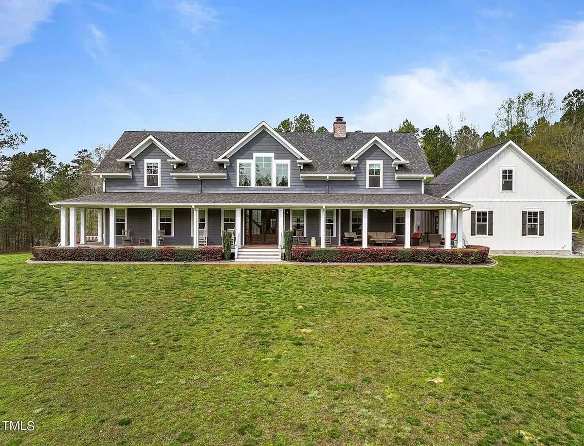 1.5-Story House Plan 3363 ft²: 3 Beds, 3.5 Baths, 3-Car Garage