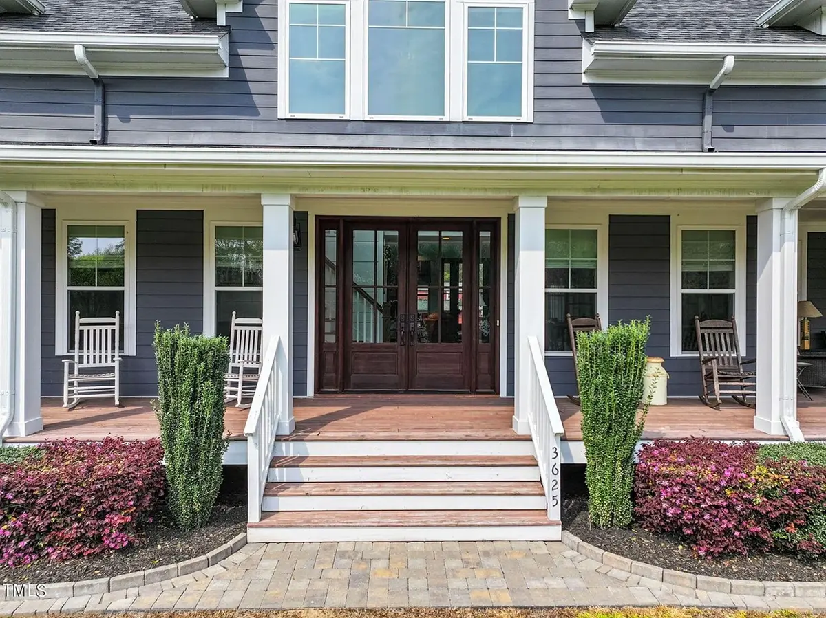 1.5-Story House Plan 3363 ft²: 3 Beds, 3.5 Baths, 3-Car Garage
