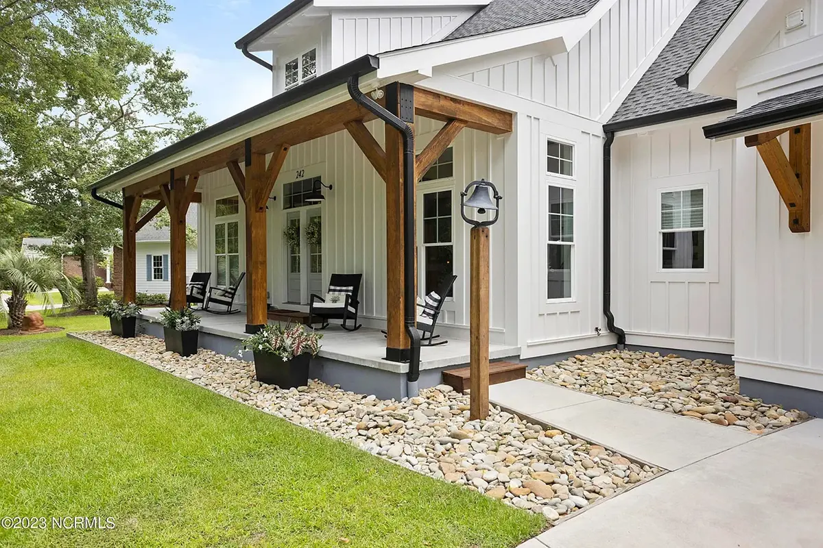 1.5-Story House Plan 3375 ft²: 3 Beds, 3.5 Baths, Open Floor Plan, 2-Car Garage