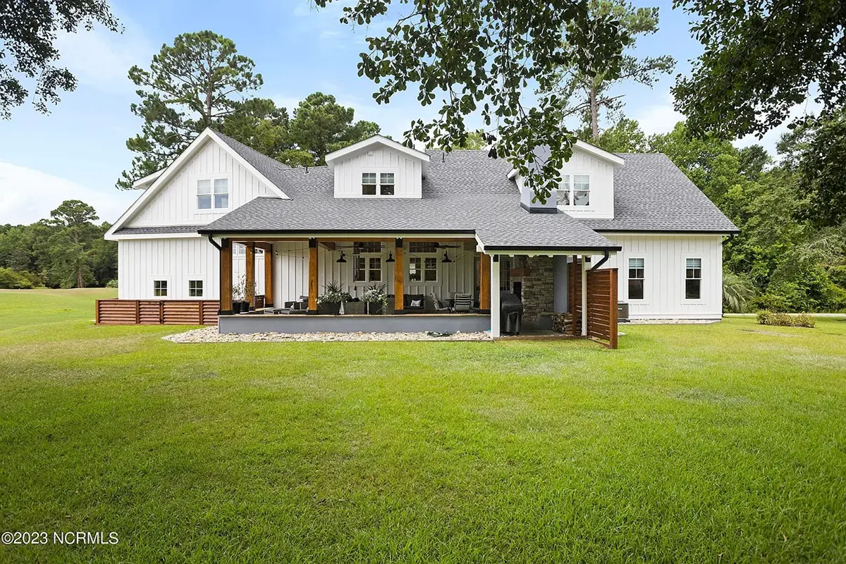 1.5-Story House Plan 3375 ft²: 3 Beds, 3.5 Baths, Open Floor Plan, 2-Car Garage