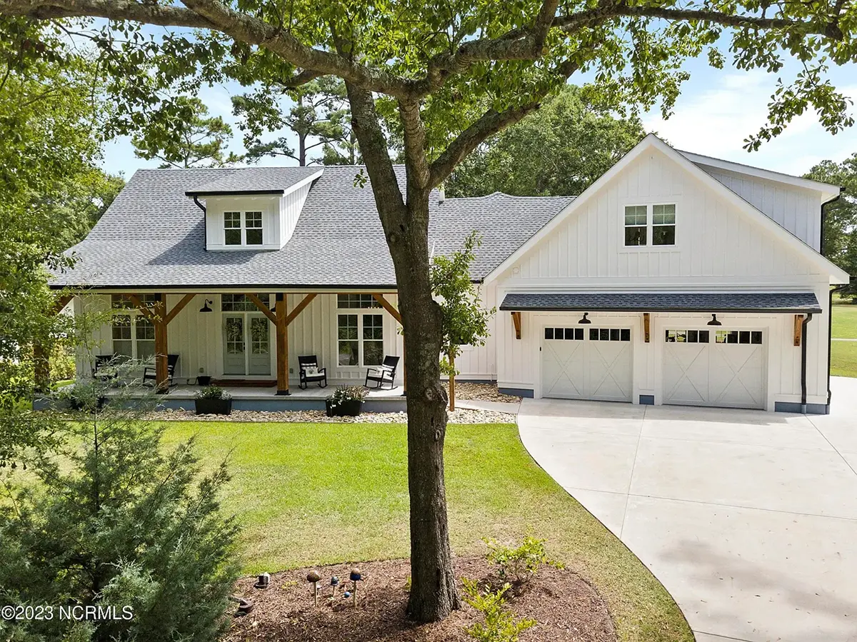 1.5-Story House Plan 3375 ft²: 3 Beds, 3.5 Baths, Open Floor Plan, 2-Car Garage