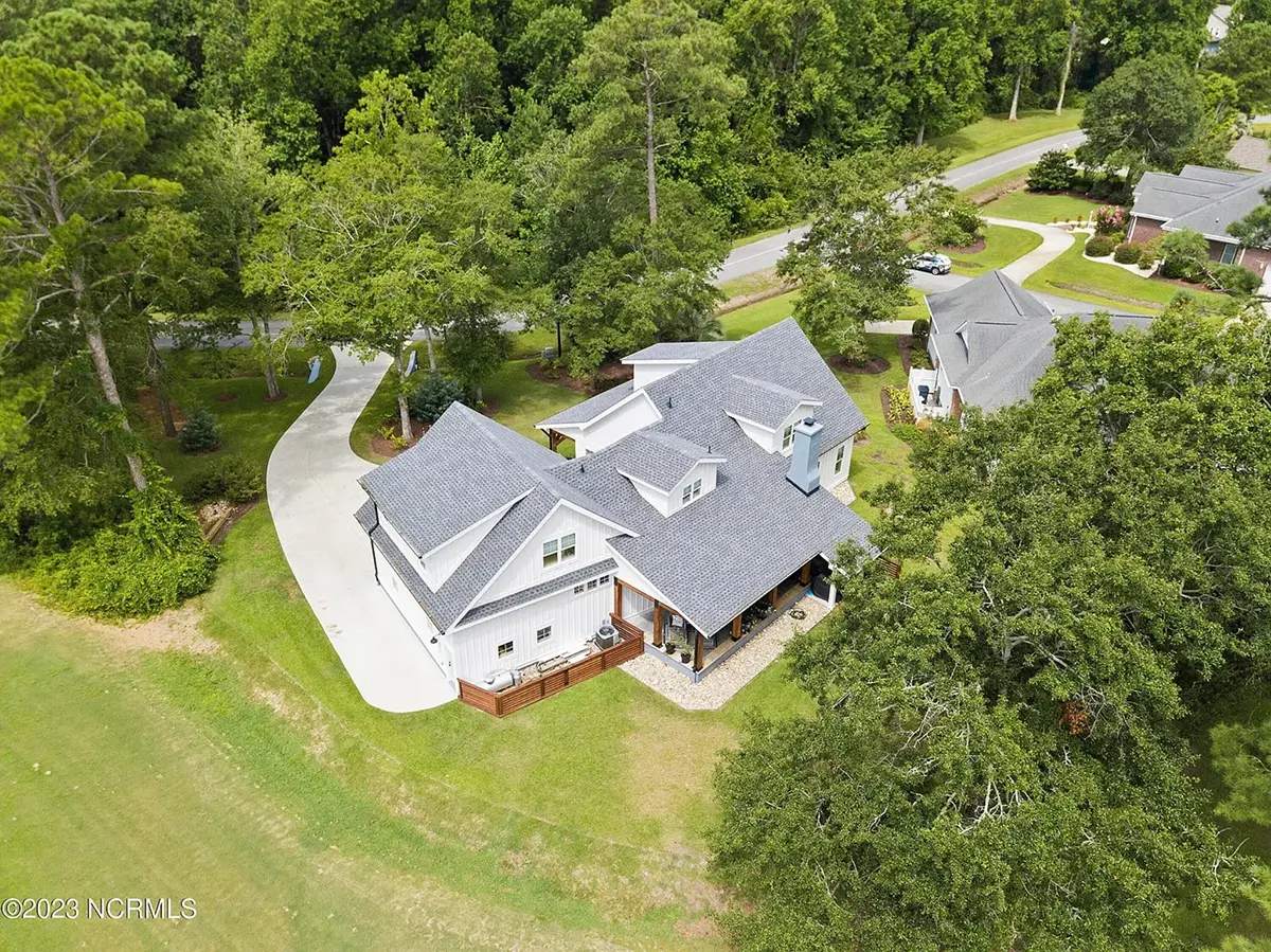 1.5-Story House Plan 3375 ft²: 3 Beds, 3.5 Baths, Open Floor Plan, 2-Car Garage
