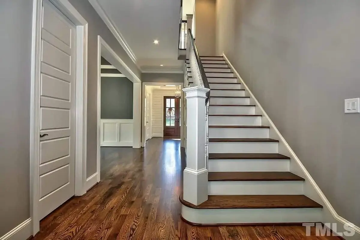 2-Story House Plan 4400 ft²: 5 Beds, Home Office, 5.5 Baths, Open Floor Plan, 3-Car Garage
