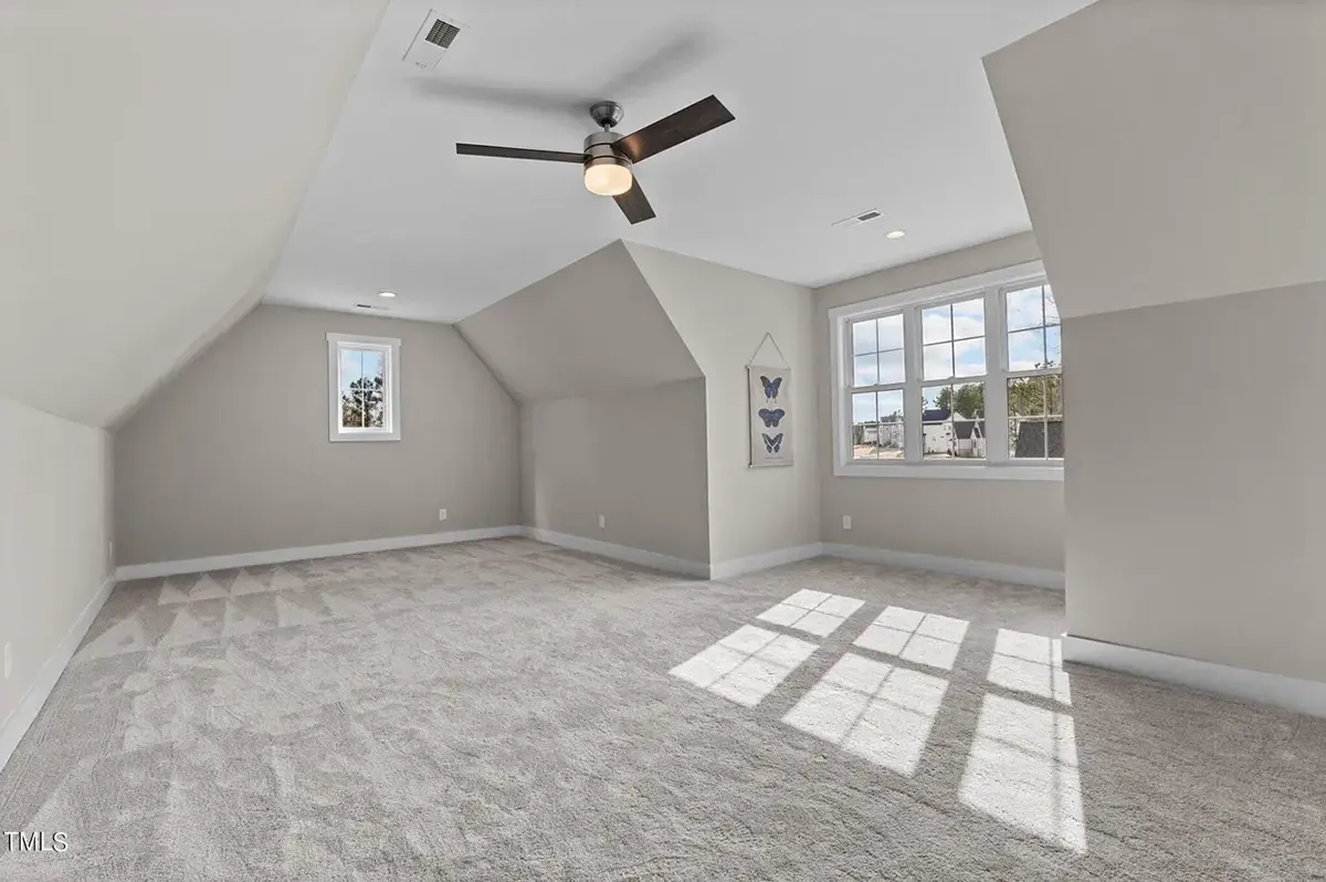 1.5-Story House Plan 4579 ft²: 4 Beds, 3.5 Baths, Open Floor Plan, 3-Car Garage