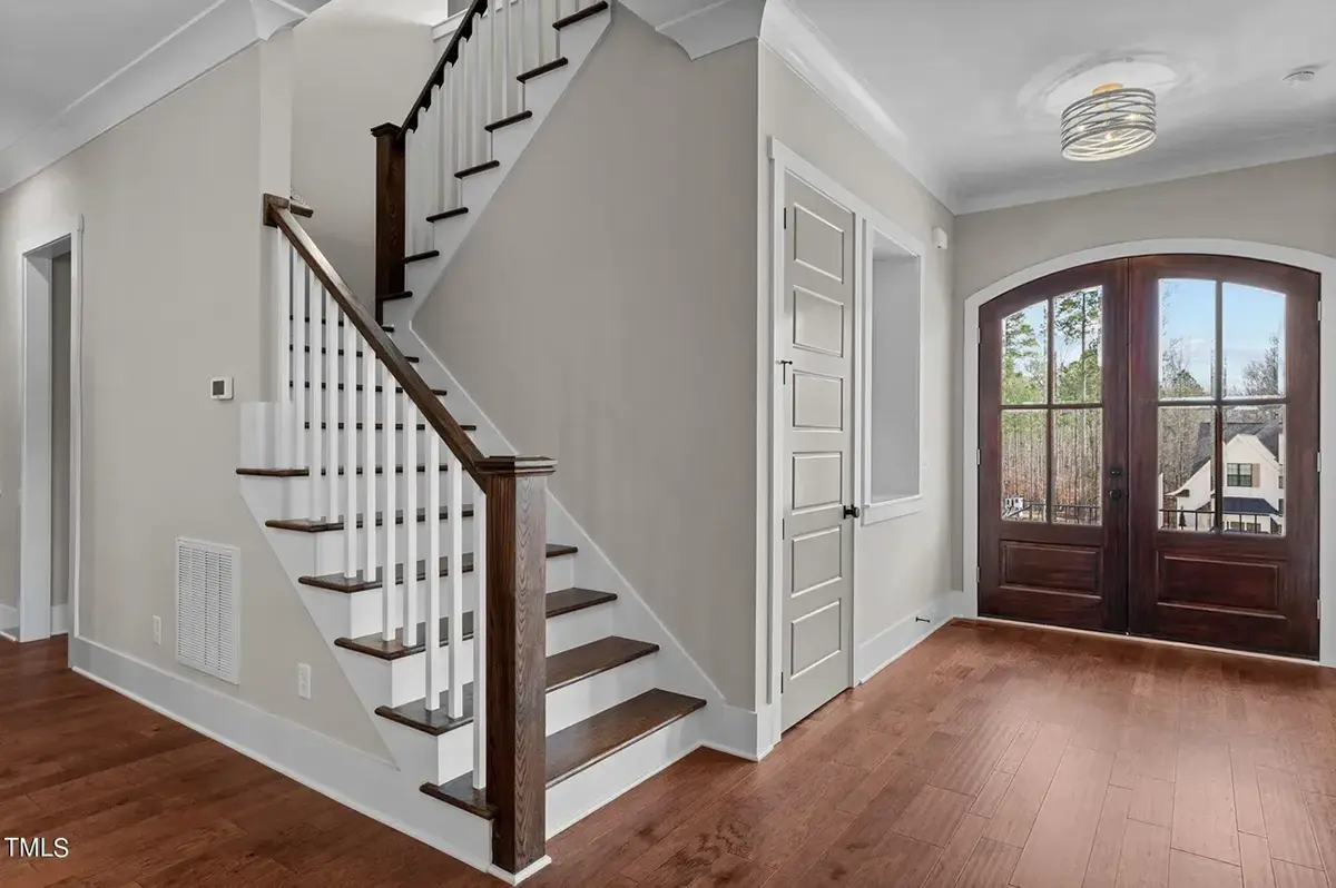 1.5-Story House Plan 4579 ft²: 4 Beds, 3.5 Baths, Open Floor Plan, 3-Car Garage