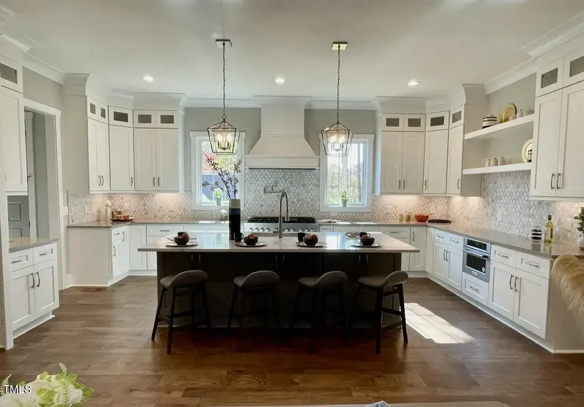 1.5-Story House Plan 4579 ft²: 4 Beds, 3.5 Baths, Open Floor Plan, 3-Car Garage