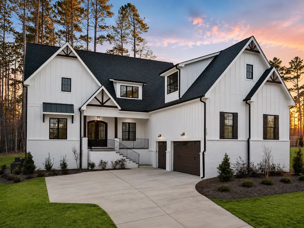 1.5-Story House Plan 4579 ft²: 4 Beds, 3.5 Baths, Open Floor Plan, 3-Car Garage