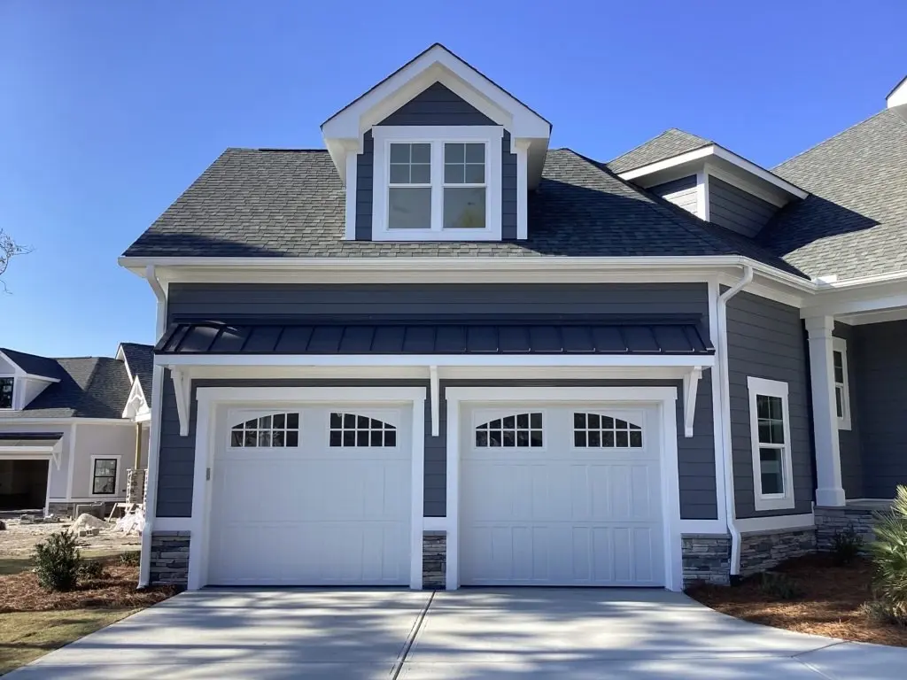 1.5-Story House Plan 3251 ft²: 4 Beds, 3 Baths, Open Floor Plan, 2-Car Garage