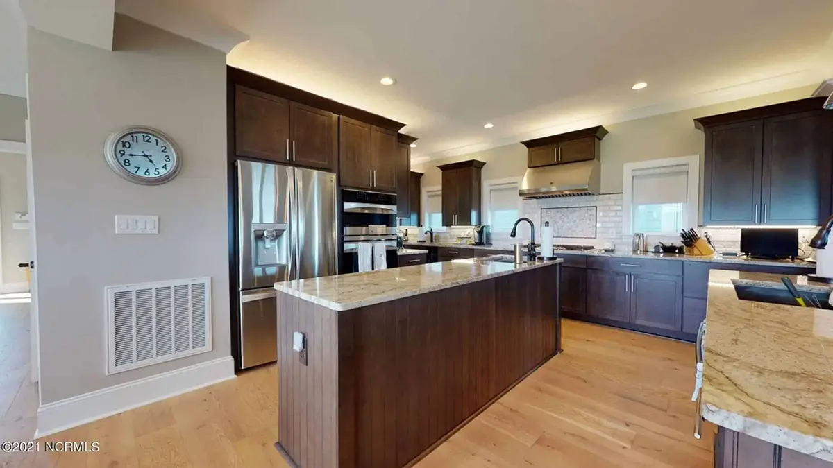 Interior 8 – 3-Story House Plan 4005 ft²: 3 Beds, 4 Baths, Open Floor Plan, 2-Car Garage — 58990R