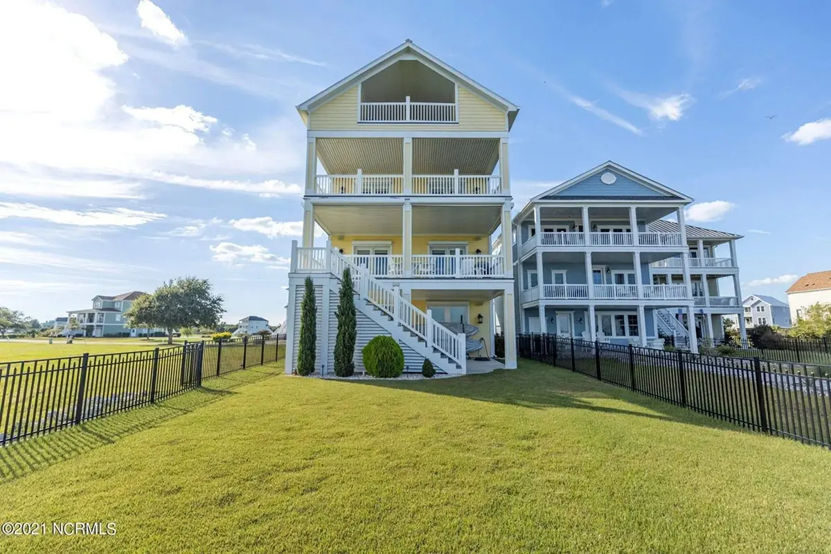 Main Images 5 – 3-Story House Plan 4005 ft²: 3 Beds, 4 Baths, Open Floor Plan, 2-Car Garage — 58990R