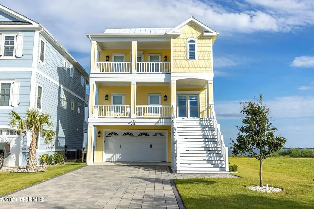 Main Images 4 – 3-Story House Plan 4005 ft²: 3 Beds, 4 Baths, Open Floor Plan, 2-Car Garage — 58990R