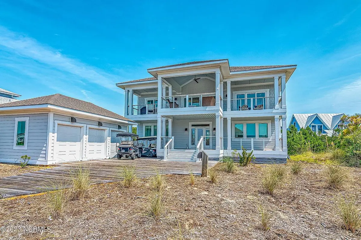 Actual Photos of House 5 – 2-Story House Plan 2966 ft²: 4 Beds, 4.5 Baths, 3-Car Garage — 10386R