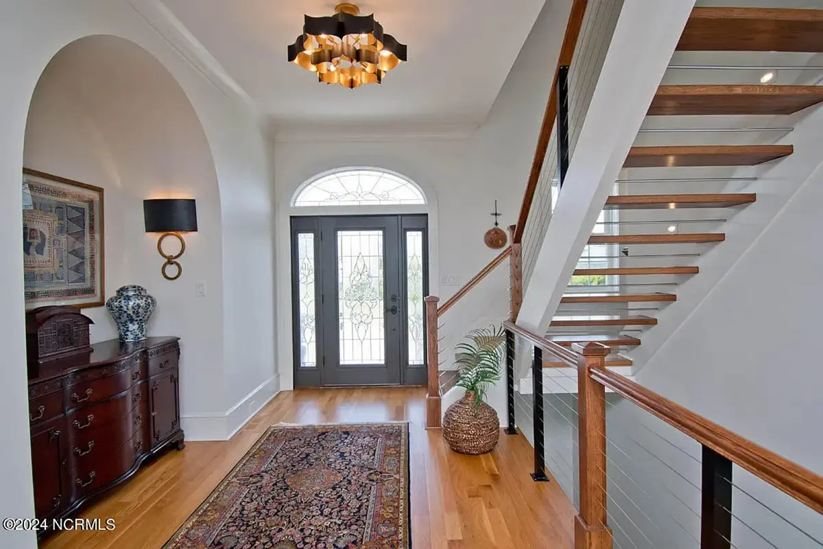 Interior 10 – 3-Story House Plan 3021 ft²: 3 Beds, 3 Baths, Open Floor Plan, 4-Car Garage — 89558R