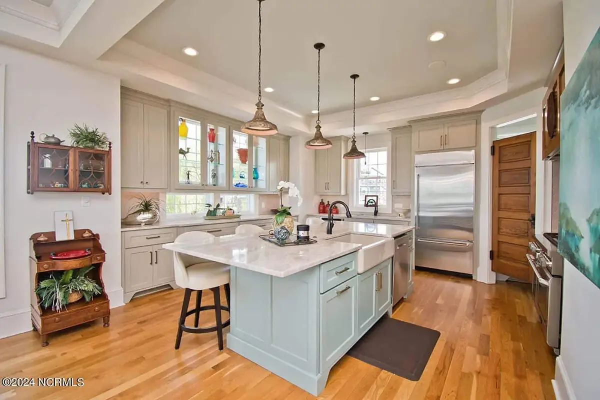 Interior 5 – 3-Story House Plan 3021 ft²: 3 Beds, 3 Baths, Open Floor Plan, 4-Car Garage — 89558R