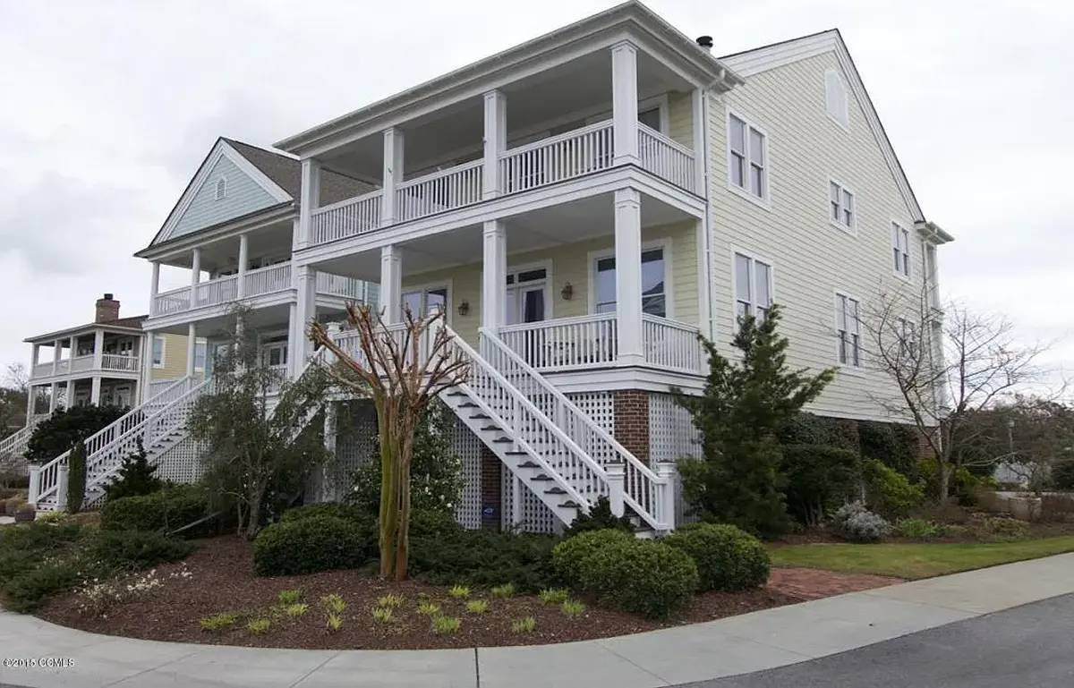 Main Images 5 – 3-Story House Plan 3877 ft²: 6 Beds, 5 Baths, Open Floor Plan, 2-Car Garage — 57962R
