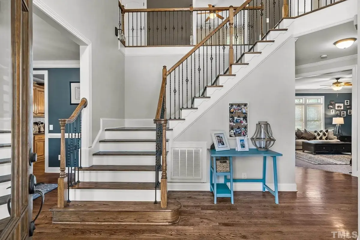 Interior 6 – 2-Story House Plan 2655 ft²: 3 Beds, 2.5 Baths, Open Floor Plan, 2-Car Garage — 83552R