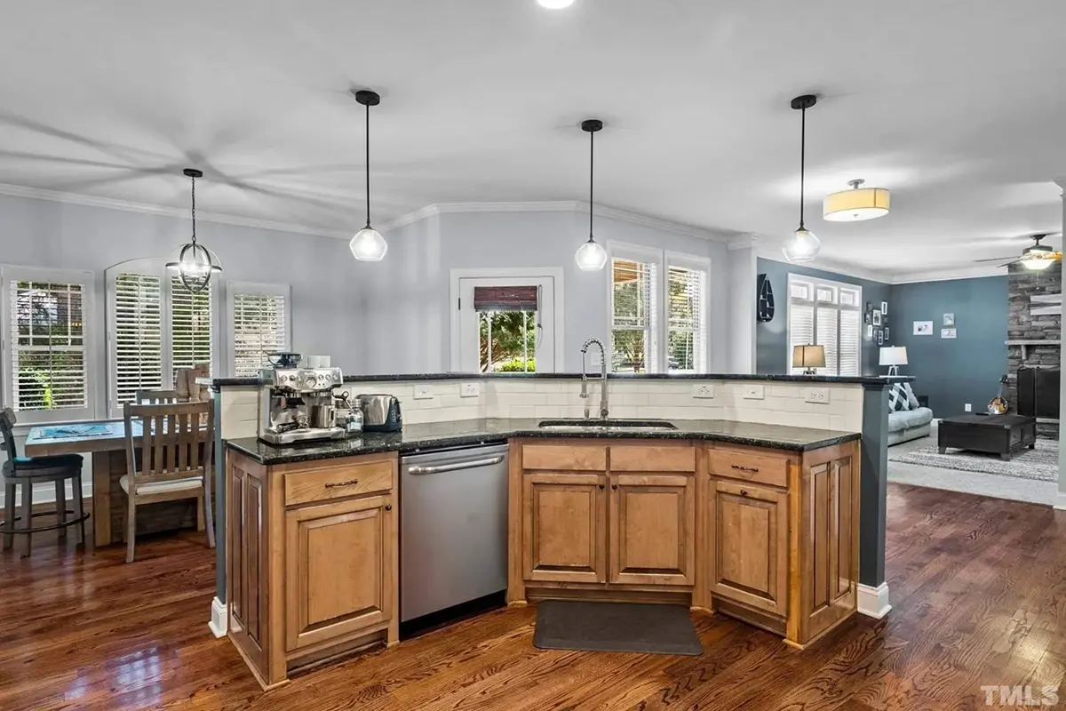 Interior 8 – 2-Story House Plan 2655 ft²: 3 Beds, 2.5 Baths, Open Floor Plan, 2-Car Garage — 83552R