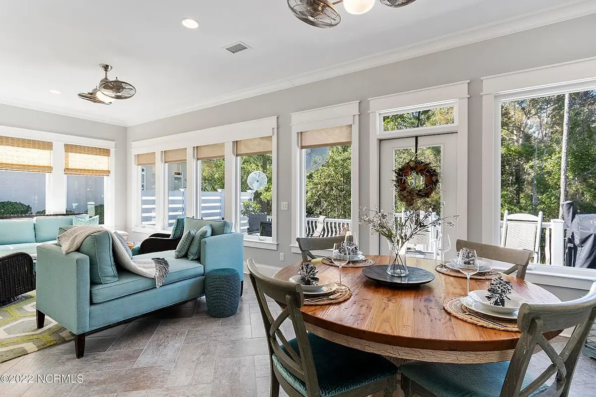 Interior 13 – 1.5-Story House Plan 3783 ft²: 3 Beds, Home Office, 3.5 Baths, Open Floor Plan, 2-Car Garage — 29718R